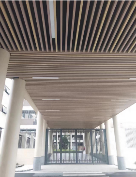 學(xué)校安裝鋁方通走廊及食堂